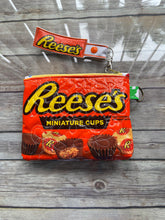 Load image into Gallery viewer, Reese&#39;s Peanut Butter Clutch bag
