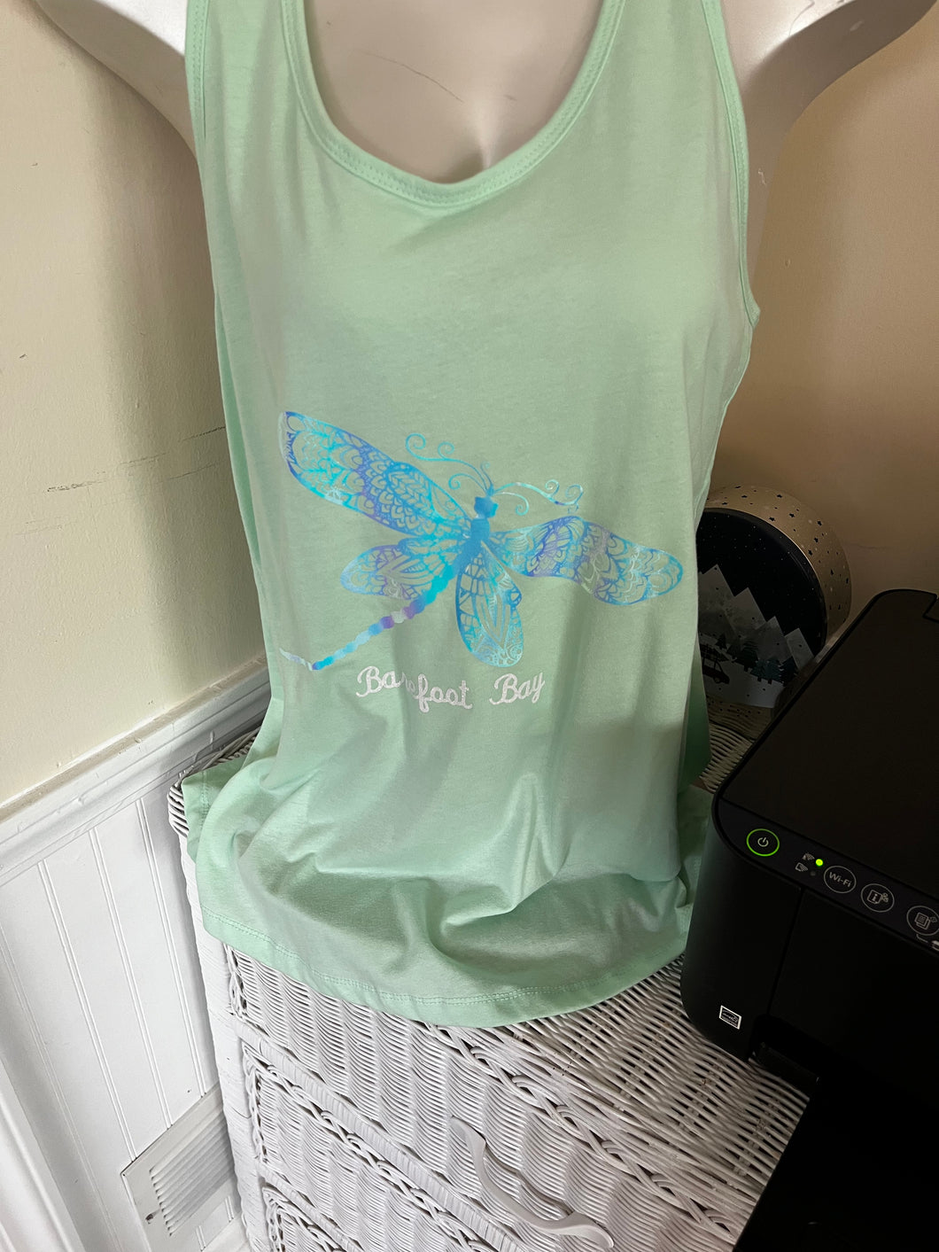 Sleeveless Racer Back Tee in size XXL Barefoot Bay with Dragonfly