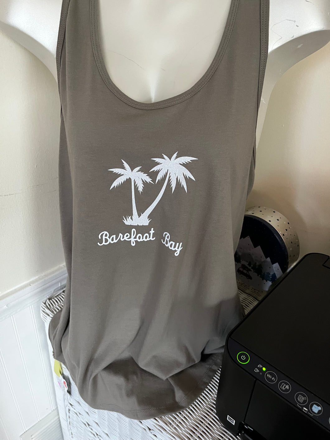 Sleeveless Racer Back Tee in size XXL Barefoot Bay with palm trees